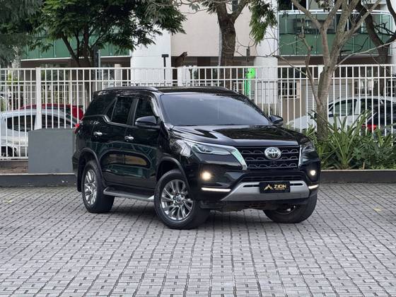 TOYOTA HILUX SW4 2.8 D-4D TURBO DIESEL SRX 4X4 AUTOMÁTICO TOYOTA HILUX SW4 2.8 D-4D TURBO DIESEL SRX 4X4 AUTOMÁTICO